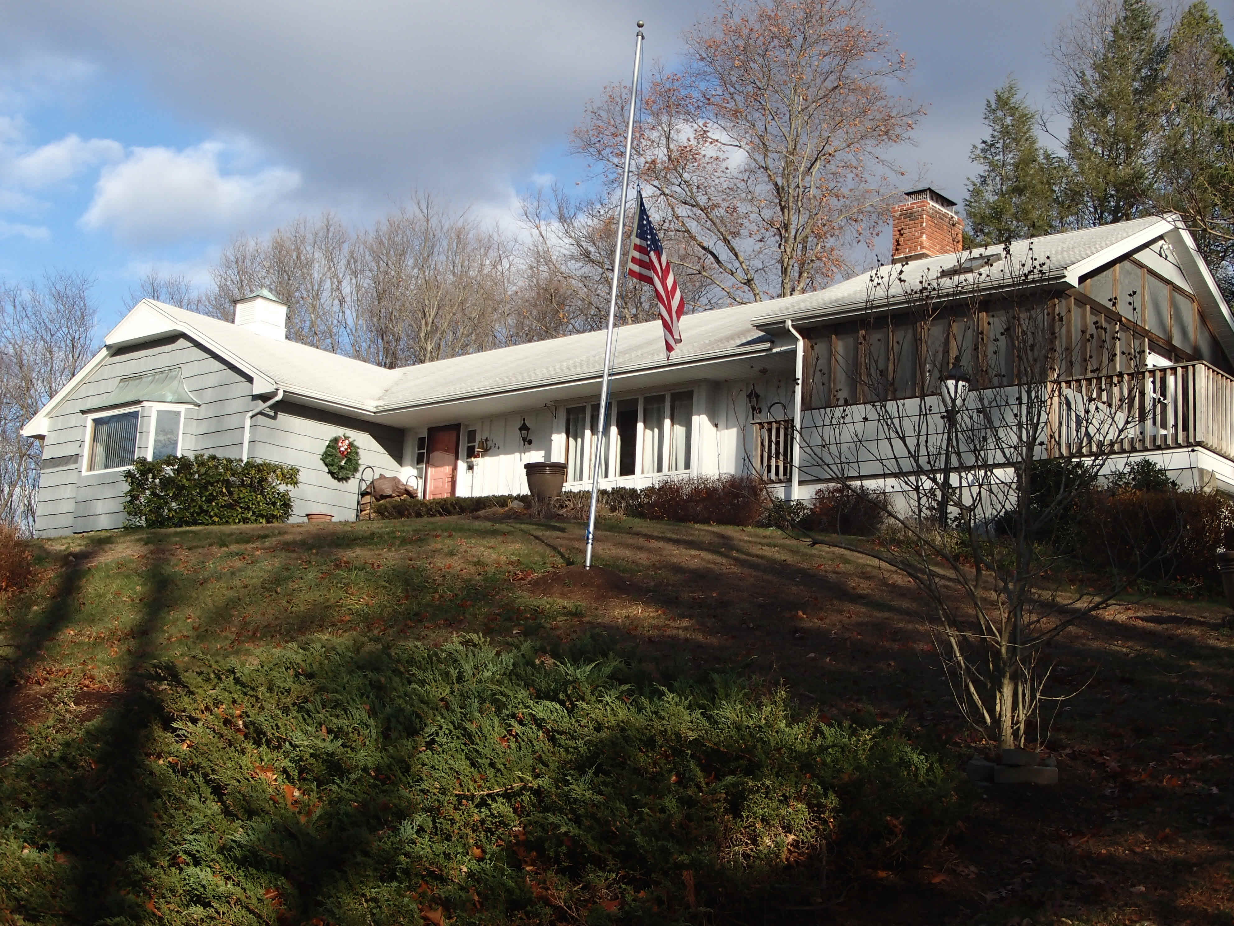 Building photograph for 124 BLUEBERRY HILL RD